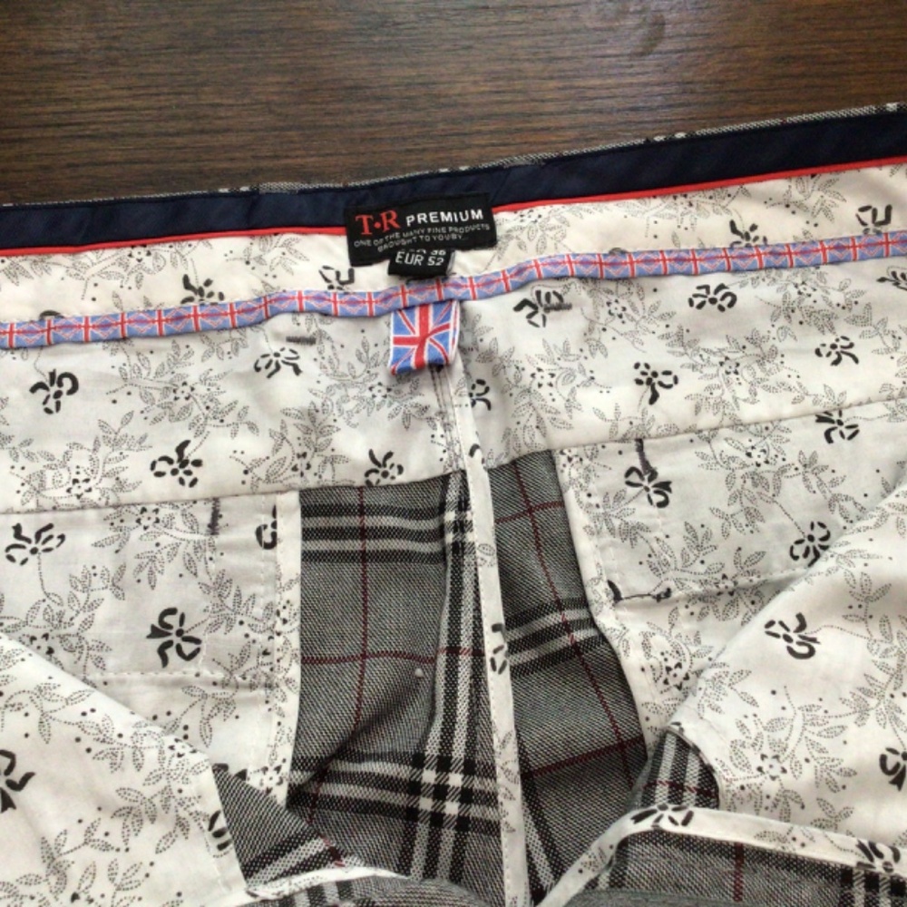 T R premium men’s slacks size 36/32. Great looking slacks, excellent shape. - Picture 6 of 10